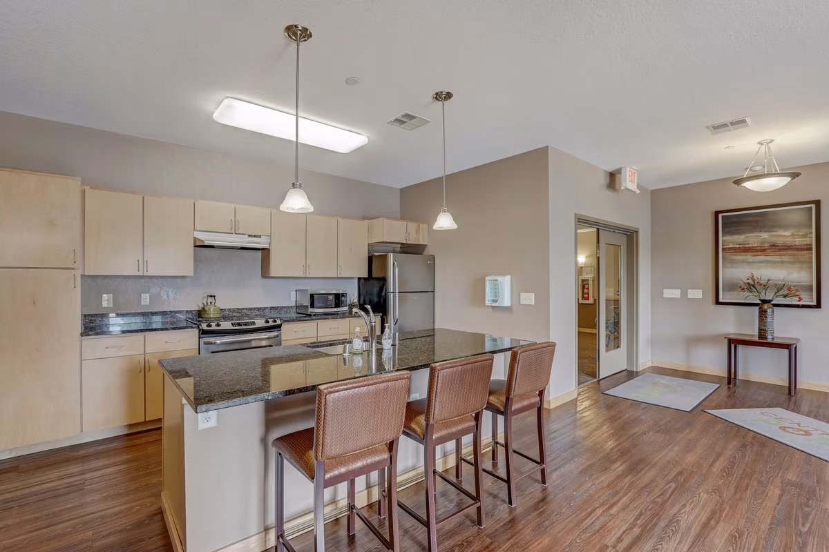 central-pointe-luxury-apartments-new-berlin-wi-community-kitchen