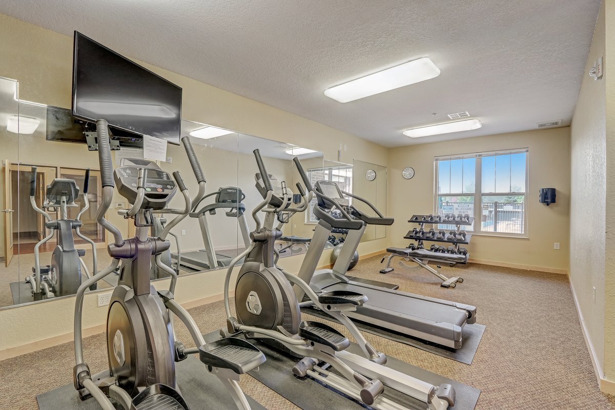 central-pointe-luxury-apartments-new-berlin-wi-fitness-center